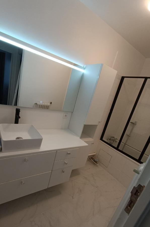 Chelles Centre Ville 2 Chambres Pres Des Bords De Marne 10 Minutes A Pieds De La Gare De Chelles-Gournay 5 Minutes De La Gare De Vaires-Sur-Marne 20 Minutes De Disneyland Jusqu'A 5 Couchages Possibles Экстерьер фото
